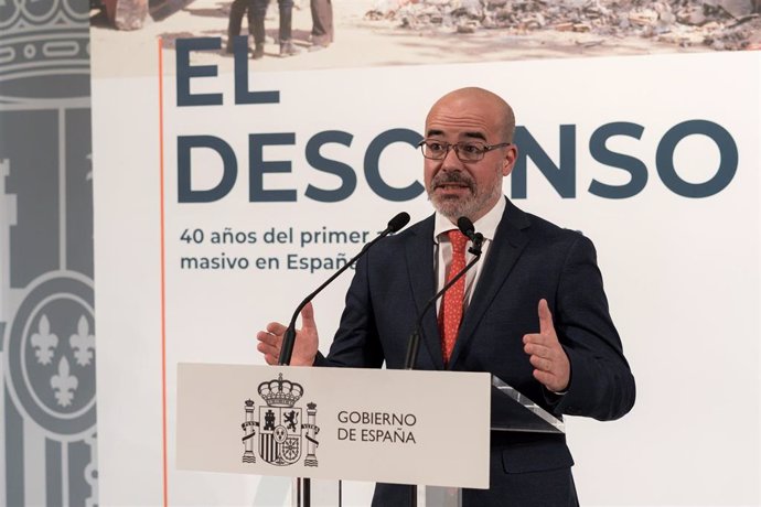 El delegado del Gobierno en Madrid, Francisco Martín, inauguran la exposición 'El Descanso, 40 años del primer atentado yihadista masivo en España', en la sede de la Delegación del Gobierno, a 8 de abril de 2025, en Madrid (España). 