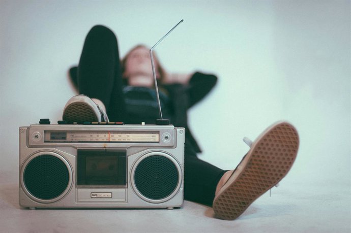 Equipamento de escuta de rádio analógico