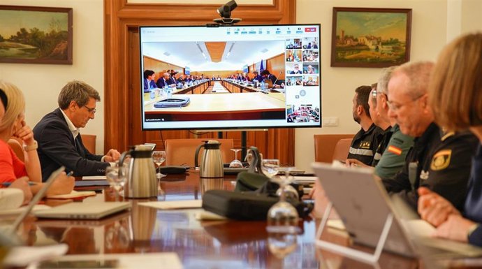 Reunión del Comité de Coordinación Extraordinario con el Ministerio del Interior, tras la declaración de la emergencia de interés nacional, Nivel 3 del Sistema Nacional de Protección Civil, en la sede de la Delegación del Gobierno en Andalucía.