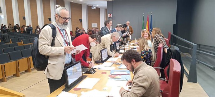 Sevilla.- El Claustro de la US aprueba con un apoyo del 89,3% el "ajuste" del estatuto por el reparo del Consultivo