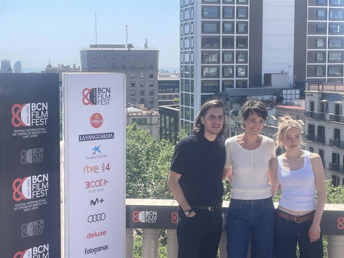 El actor Luca Marinelli, la directora Alissa Jung y la actriz Juli Grabenhenrich, a su paso por el BCN Film Fest
