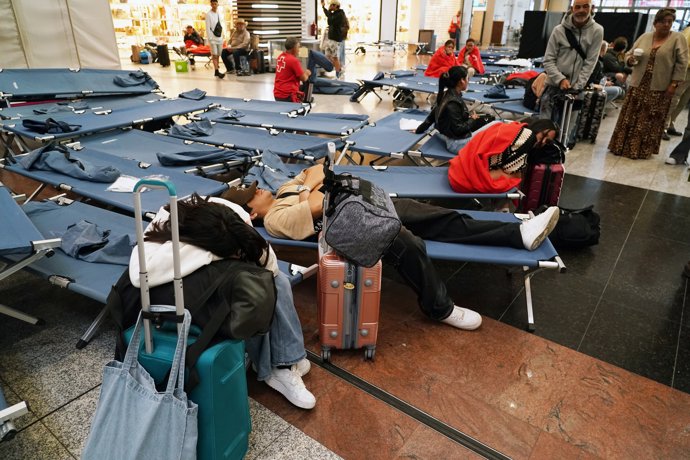 Vista general del interior de la estación de trenes de María Zambrano el día después del apagón generalizado. A 29 de abril de 2025, en Málaga (Andalucía, España).