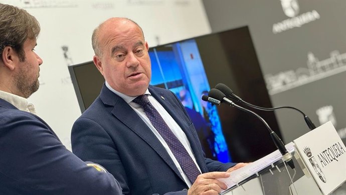 El alcalde de Antequera, Manuel Barón, ha reclamado explicaciones al Gobierno de España por la gestión del apagón eléctrico