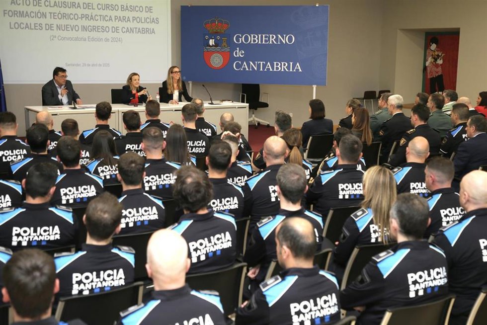 Clausura del Curso Básico de Policía Local del Gobierno cántabro