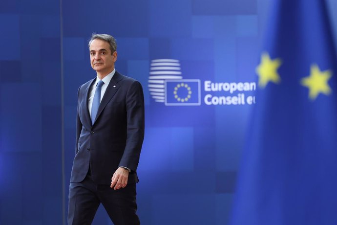 Archivo - HANDOUT - 20 March 2025, Belgium, Brussels: Greek Prime Minister Kyriakos Mitsotakis arrives to attend an EU summit at the European Council headquarters in Brussels. Photo: Alexandros Michailidis/EU Coincil/dpa - ATTENTION: editorial use only an