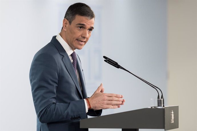 El presidente del Gobierno, Pedro Sánchez, comparece ante los medios, en el Palacio de la Moncloa este martes.