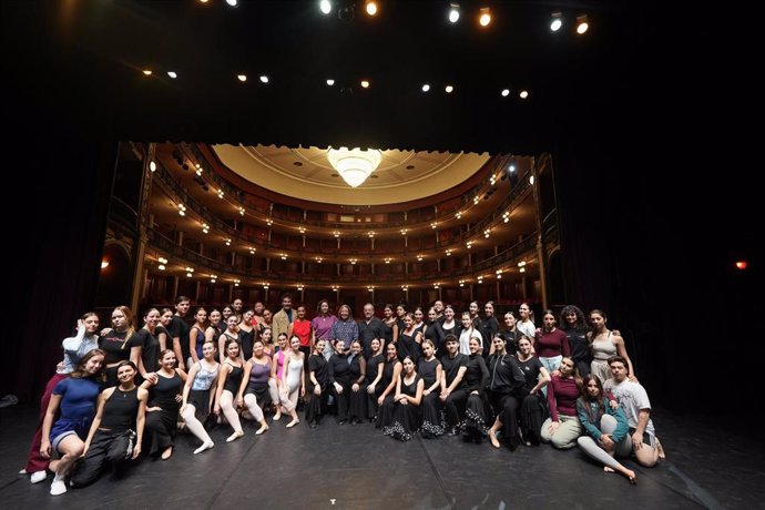 Presentación de la segunda edición de Danzabril, un proyecto artístico impulsado por el Conservatorio Profesional de Danza 'Luis del Río' de Córdoba, que se clausura este 29 de abril con la Gala de Danza en el Gran Teatro, con motivo del Día de la Danza.