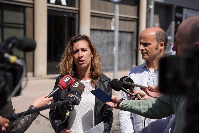 La líder de la CUP al Parlament, Laia Estrada, davant d'Antifrau