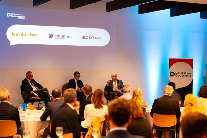 Un diálogo con el exministro de Justicia del Gobierno y exalcalde de Madrid, Alberto Ruiz-Gallardón, y el exvicepresidente de la Unión Europea, Joaquín Almunia