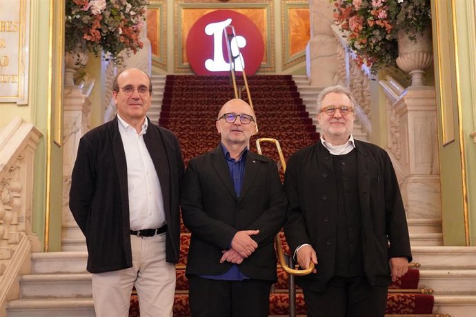 El comisario del Any Viñes Màrius Bernadó, el director general de Promoción Cultural Xavier Fina y el director de orquesta Josep Pons