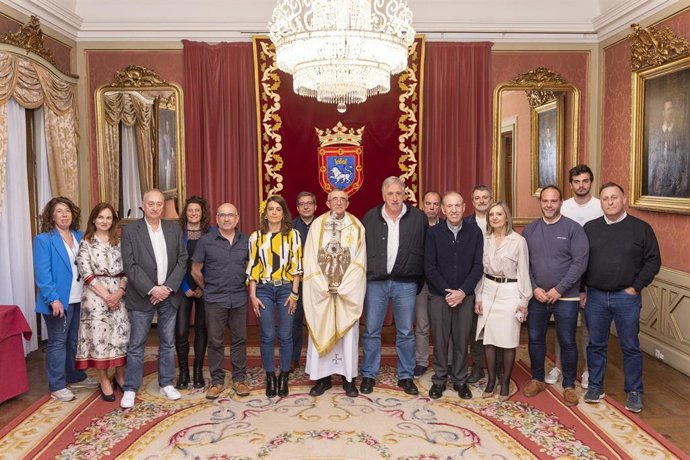 El Ángel de Aralar visita el Ayuntamiento de Pamplona.