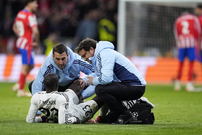 Archivo - Ferland Mendy of Real Madrid gets injured during the UEFA Champions League 2024/25  League Round of 16 Second Leg match between Atletico de Madrid and Real Madrid CF, at Riyadh Air Metropolitano stadium on March 12, 2025, in Madrid, Spain.
