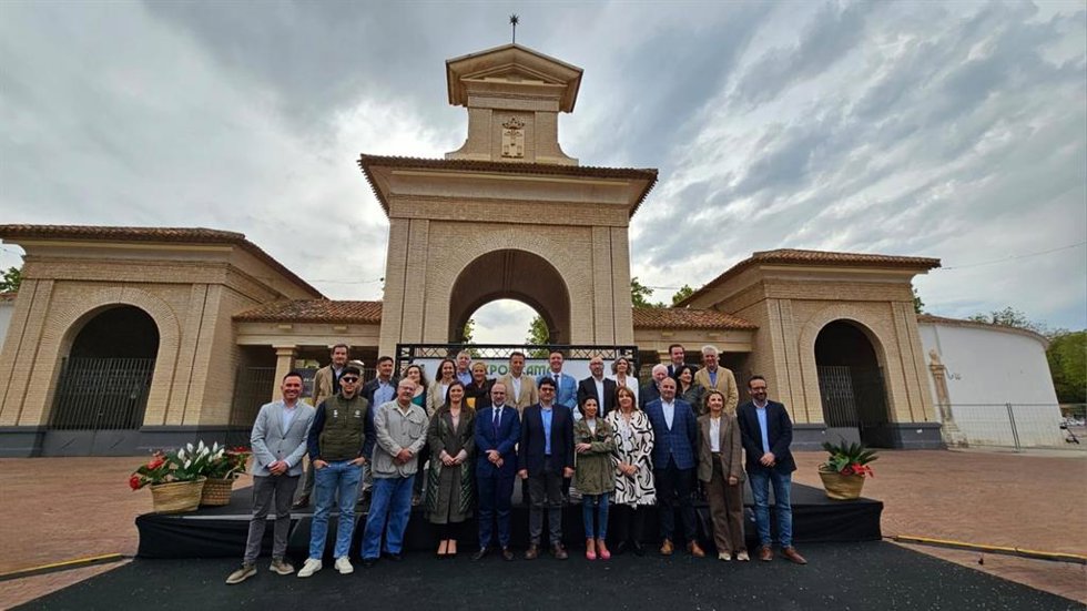 Foto de familia durante la presentación de Expovicaman.
