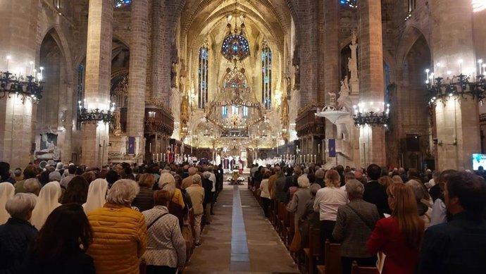 Misa por el funeral del papa Francisco en la Seu de Mallorca.
