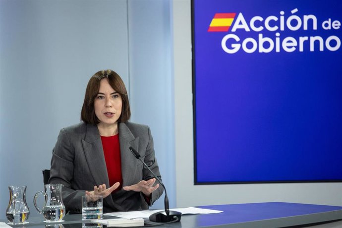 La ministra de Ciencia, Innovación y Universidades, Diana Morant, durante una rueda de prensa posterior a la reunión del Consejo de Ministros, en el Palacio de La Moncloa, a 8 de abril de 2025, en Madrid (España).