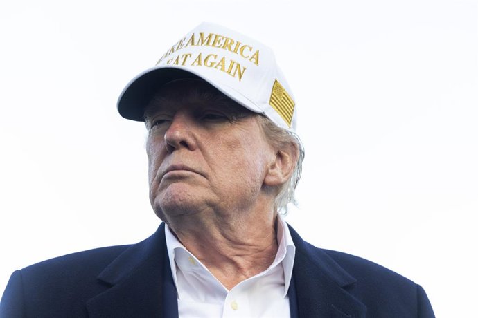27 de abril de 2025, Washington, Distrito de Columbia, EUA: O presidente dos EUA, Donald Trump, retorna à Casa Branca de seu clube de golfe em Nova Jersey em Washington, DC, EUA, em 27 de abril de 2024. À medida que sua presidência se aproxima da marca de