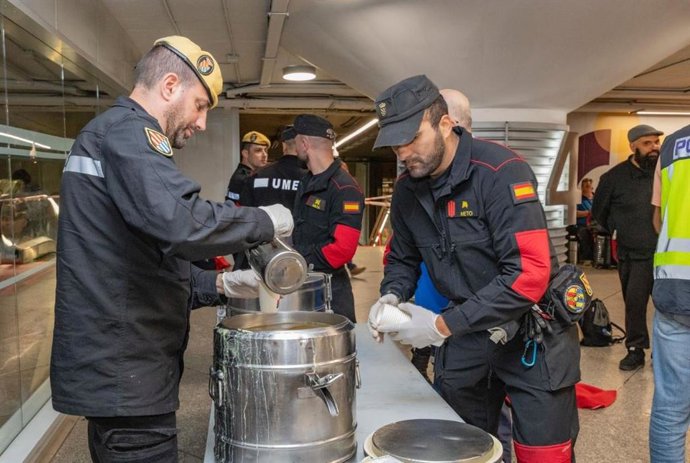 Apagón.- La UME atendió a 7.117 personas en estaciones y dieron apoyo a hospitales con combustible y generadores