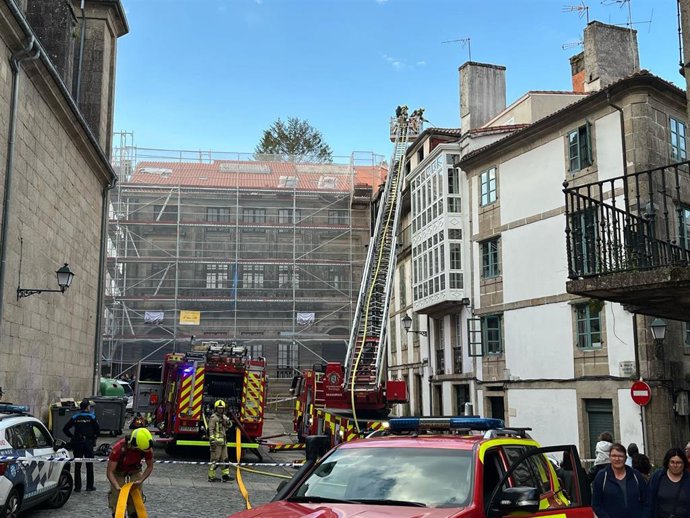 Incendio en la Praza Salvador Parga, en Santiago