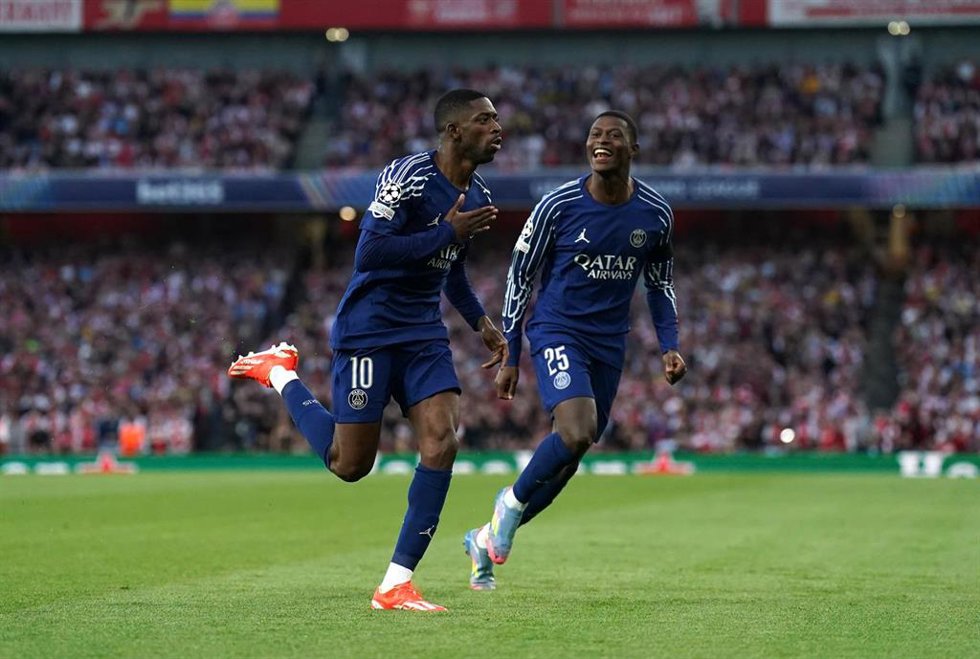 Ousmane Dembélé celebra su gol en el Arsenal-PSG