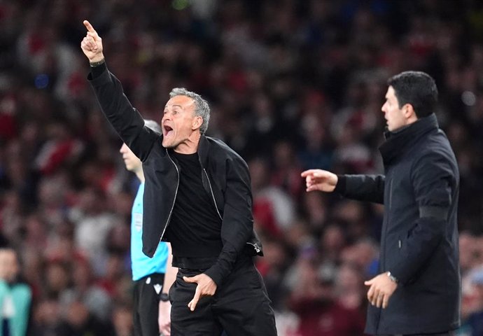 29 April 2025, United Kingdom, London: Paris Saint Germain manager Luis Enrique gestures on the touchline during the UEFA Champions League semi final, first leg match between Arsenal and Paris Saint Germain at the Emirates Stadium. Photo: Adam Davy/PA Wir