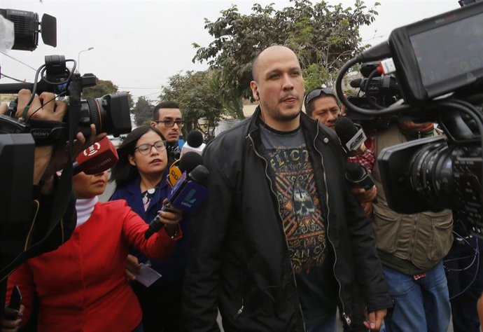 Archivo - Ilan Heredia, hermano de la ex primera dama Nadine Heredia, saliendo de su casa en Lima, Perú, en julio de 2017.