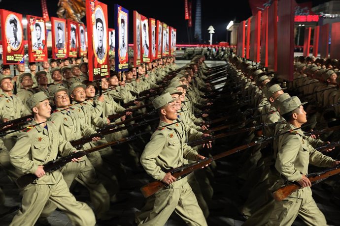Archivo - PYONGYANG, 28 de julho de 2023 -- Um desfile militar é realizado na Praça Kim Il Sung, no centro de Pyongyang, capital da República Popular Democrática da Coreia (RPDC), em 27 de julho de 2023, em comemoração ao 70º aniversário da vitória da c