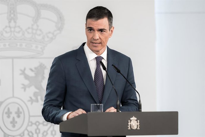 O Presidente do Governo, Pedro Sánchez, comparece perante a mídia no Palácio Moncloa, em 29 de abril de 2025, em Madri (Espanha). Tanto a reunião do Conselho de Segurança Nacional quanto o Conselho de Ministros abordaram exclusivamente a questão da