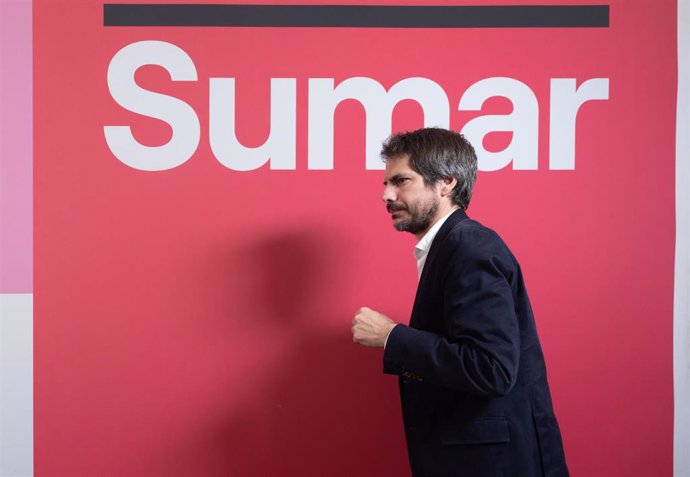 Archivo - El ministro de Cultura y portavoz de Sumar, Ernest Urtasun, a su llegada a una rueda de prensa, en el Espacio Rastro, a 27 de noviembre de 2023, en Madrid (España).