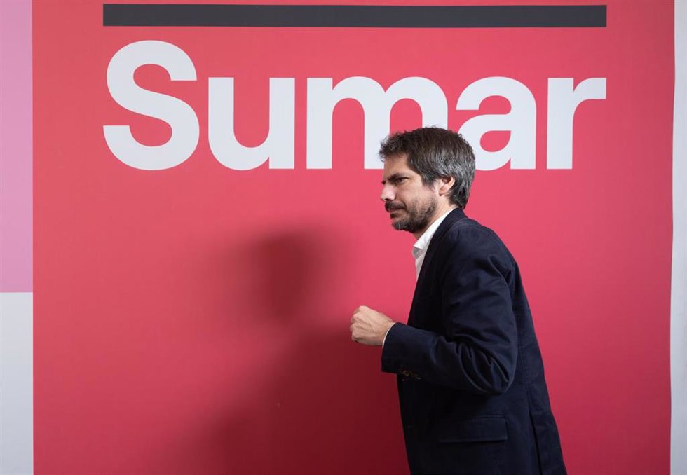 Archivo - El ministro de Cultura y portavoz de Sumar, Ernest Urtasun, a su llegada a una rueda de prensa, en el Espacio Rastro, a 27 de noviembre de 2023, en Madrid (España).
