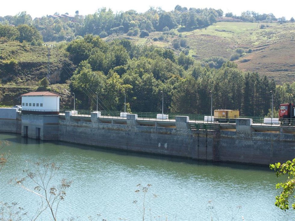 Archivo - Pantano y presa del Ebro     