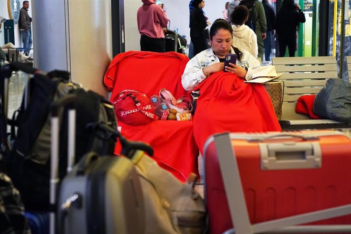 Vista general del interior de la estación de trenes de María Zambrano el día después del apagón generalizado. A 29 de abril de 2025, en Málaga (Andalucía, España). 
