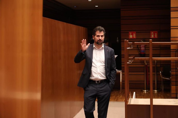 Luis Tudanca, en una imagen de archivo, entra en el Hemiciclo