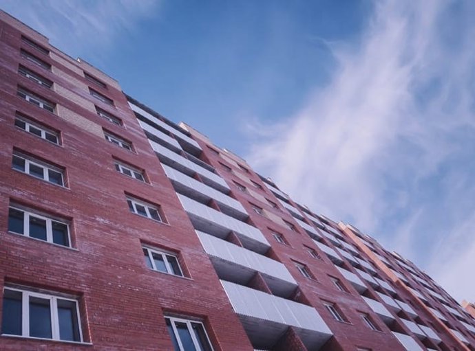 Archivo - Bloque de viviendas.