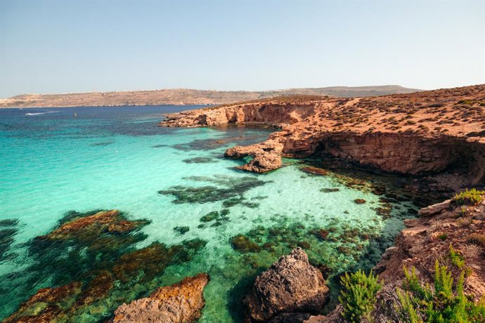 Malta apuesta por el ecoturismo y requiere reserva para acceder a la Laguna Azul de Comino