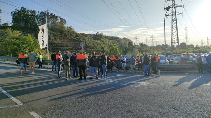 Huelga en la fábrica de Bridgestone en Puente San Miguel este miércoles