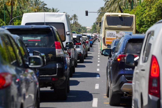Imatge d'arxiu d'una carretera amb retencions
