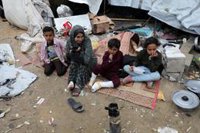 La UNRWA alerta de que algunos palestinos de Gaza "comen lo que pueden encontrar" por el bloqueo de Israel