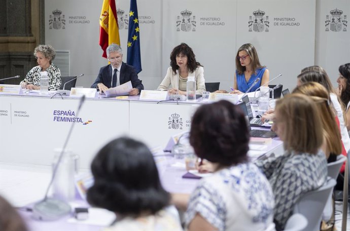 Archivo - (I-D) La secretaria de Estado para la Igualdad y la Erradicación de la Violencia, Aina Calvo; el ministro del Interior, Fernando Grande-Marlaska; la ministra de Igualdad, Ana Redondo,  y la delegada del Gobierno contra la Violencia de Género, Ca
