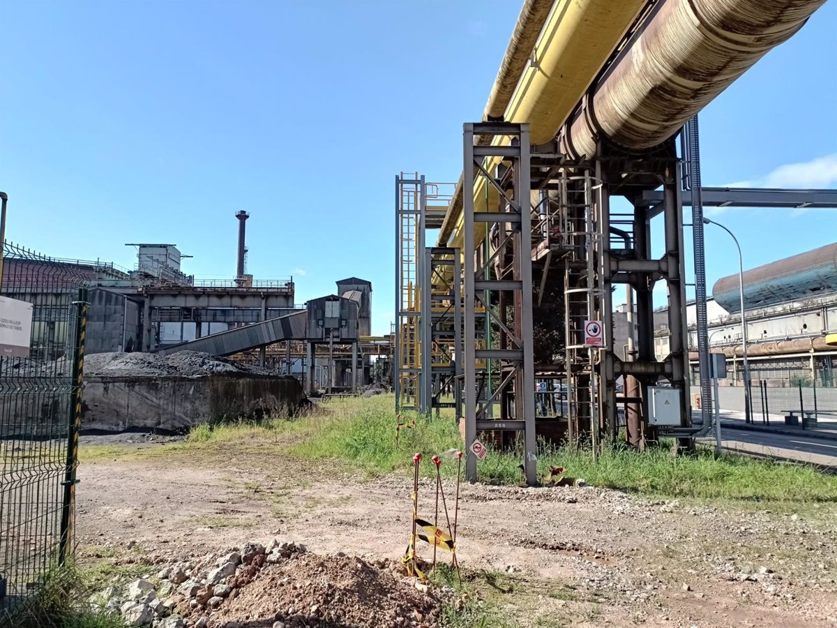 ArcelorMittal recorta un 14,2% sus ganancias en el primer trimestre y cae un 4,3% en Bolsa