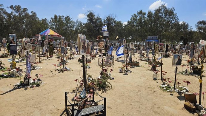 Memorial em memória das vítimas no local do Festival Nova em 7 de outubro de 2023