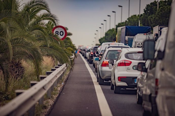 Archivo - Imatge de recurs d'una carretera amb retencions