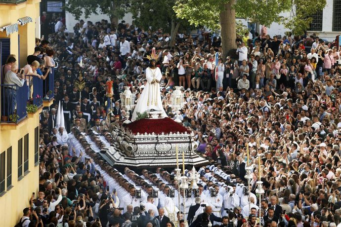 Archivo - Salida procesional de Nuestro Padre Jesús Cautivo por las calles de Málaga.