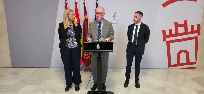 El concejal de Planificación Urbanística, Huerta y Medio Ambiente, Antonio Navarro, presenta la nueva ordenanza