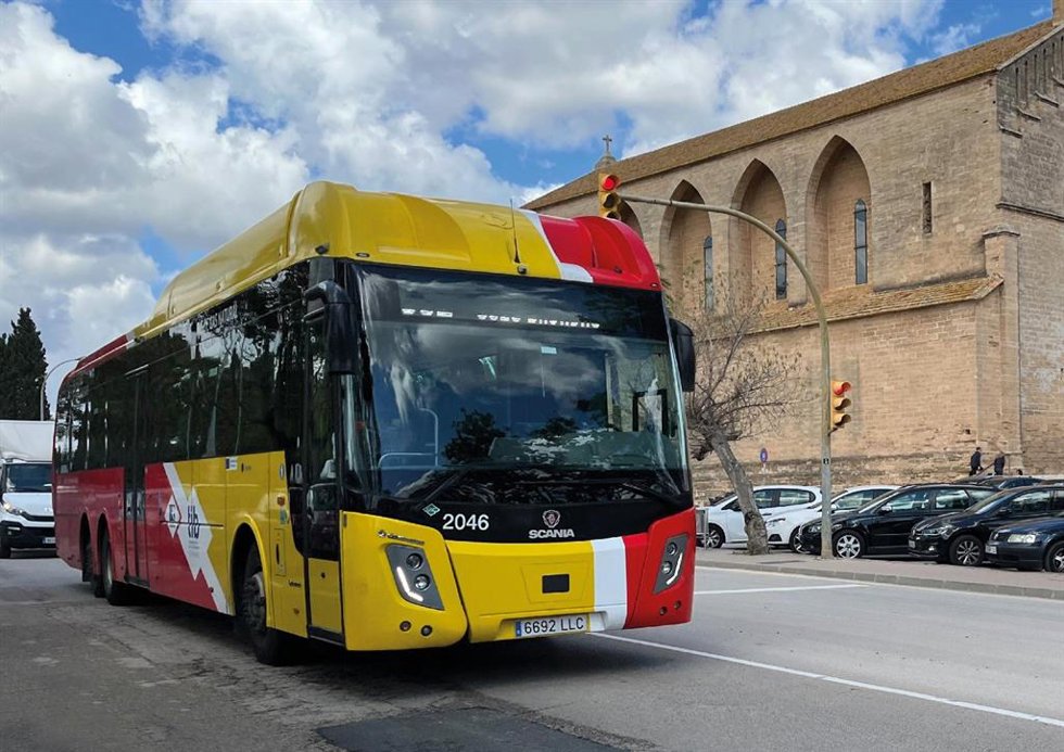 Archivo - Autobús del TIB en una imagen de archivo