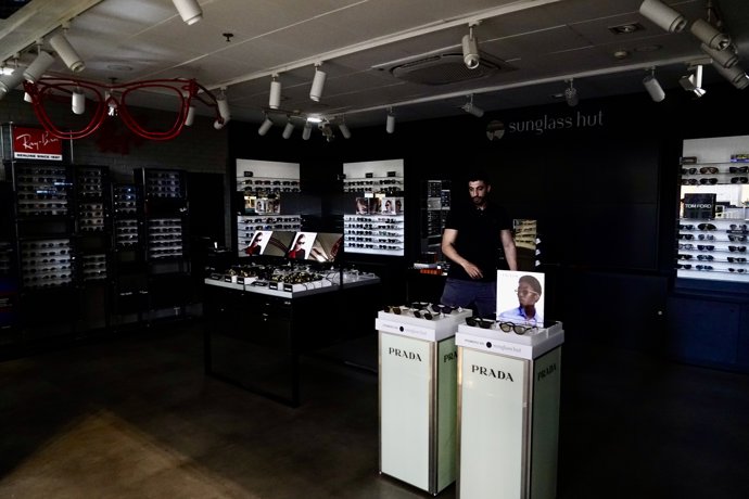 Interior de una tienda a oscuras durante el apagón eléctrico generalizado. A 28 de abril de 2025, en Málaga (Andalucía, España). Un apagón eléctrico ha asolado España, Portugal y parte de Francia a las 12.30h. de la mañana.