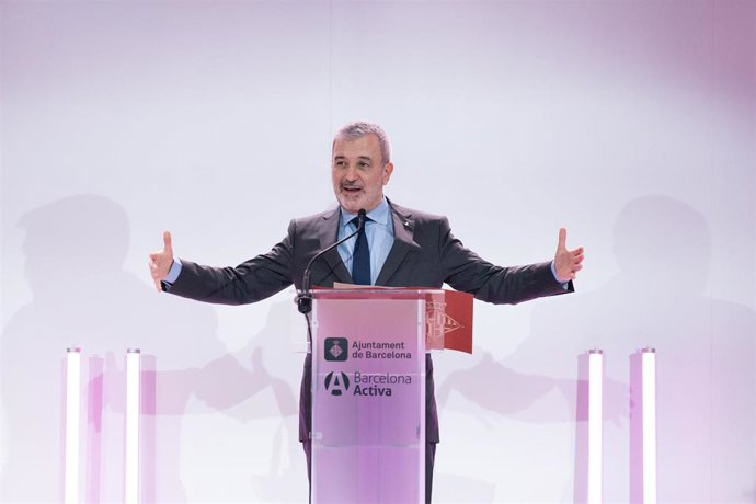 Archivo - El alcalde de Barcelona, Jaume Collboni, interviene durante la entrega de entradas para el MWC.
