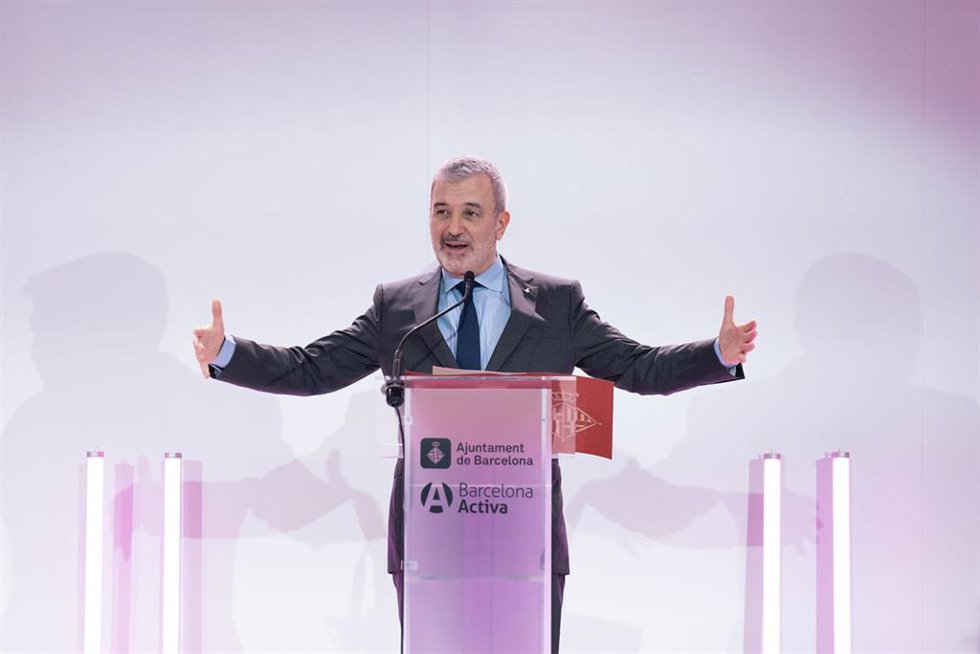 Archivo - El alcalde de Barcelona, Jaume Collboni, interviene durante la entrega de entradas para el MWC.
