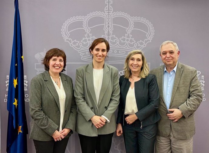 Reunión de la SEEDO y la SEEN con la ministra de Sanidad, Mónica García.