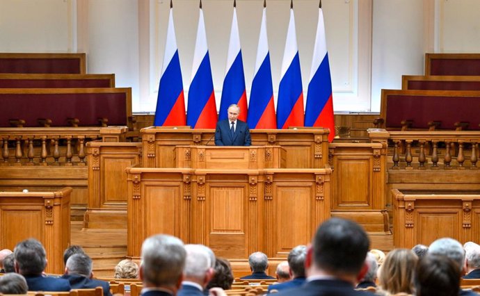 HANDOUT - 29 April 2025, Russia, Saint Petersburg: Russia's President Vladimir Putin delivers a speech during a meeting of the Council of Legislators in Saint Petersburg. Photo: MIKHAIL METZEL/Kremlin/dpa - ATTENTION: editorial use only and only if the cr