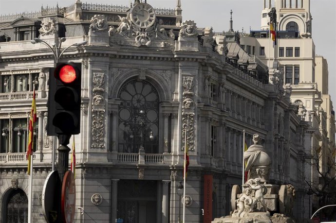 Fachada del Banco de España, a 1 de abril de 2025, en Madrid (España). El Banco de España volvió a registrar por segundo año consecutivo un resultado neto de cero euros en 2024, tras utilizar 7.549 millones de euros de provisiones de riesgos financieros p
